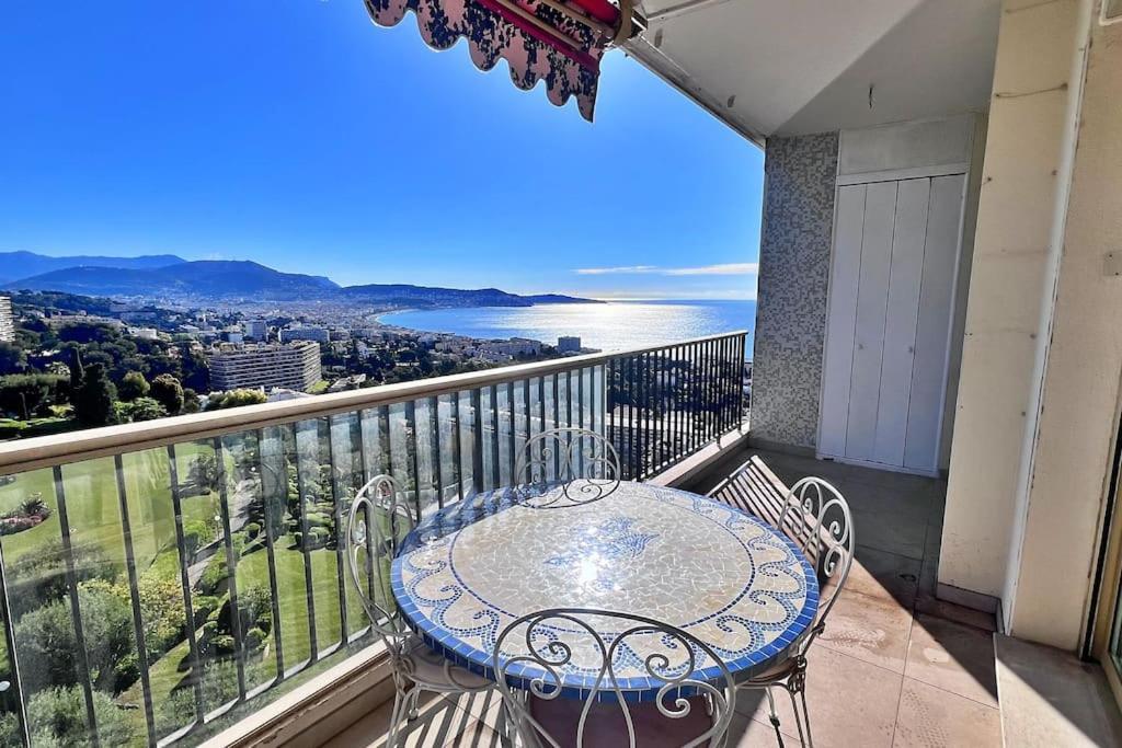 Apartamento La Baia Dei Ange Niza Exterior foto